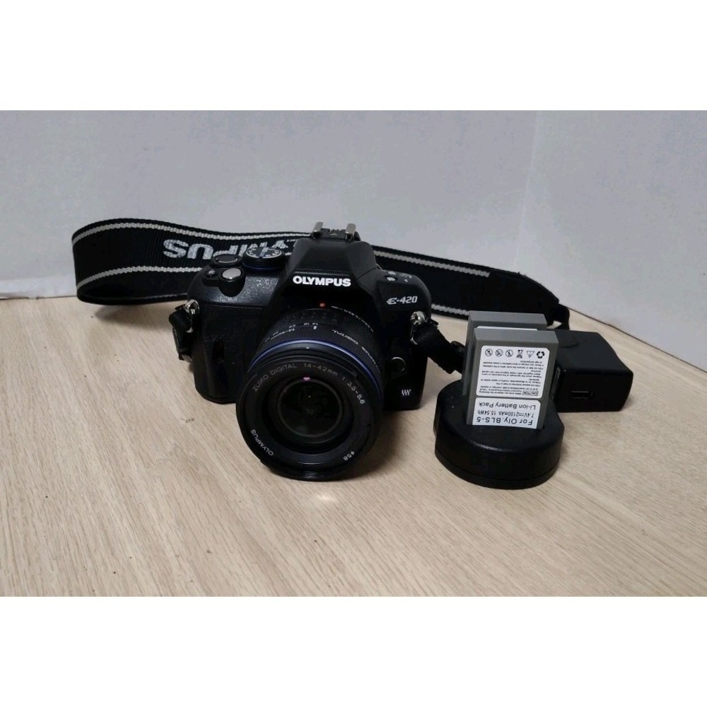 Olympus EVOLT E-420 DSLR Camera Bundle 14-42mm Lens 10MP Compact Four Thirds